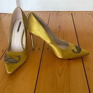 Like new gorgeous satin heels